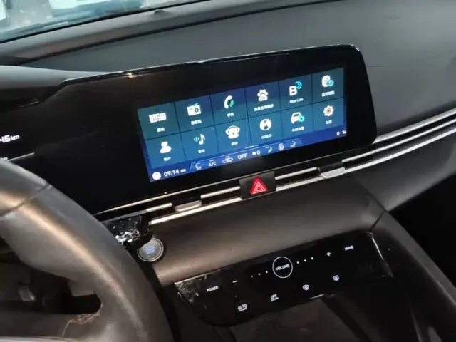 Hyundai Elantra — Фото автомобиля 12