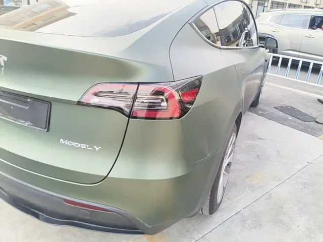 Tesla Model Y — Фото автомобиля 7