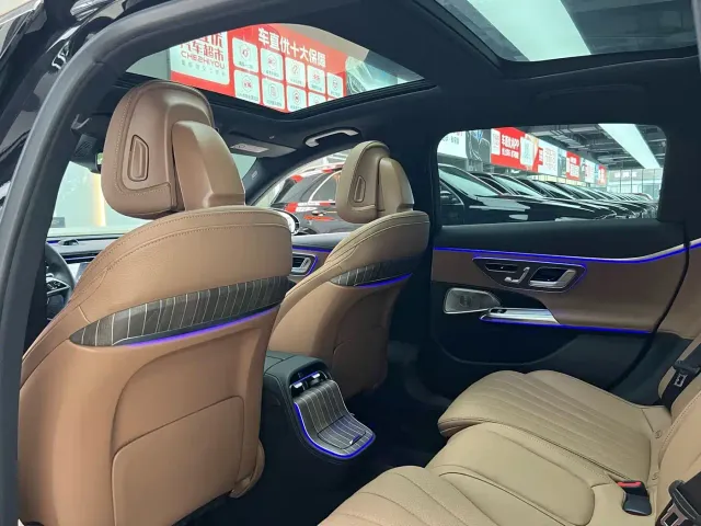 Mercedes-Benz E-Class — Фото автомобиля 11