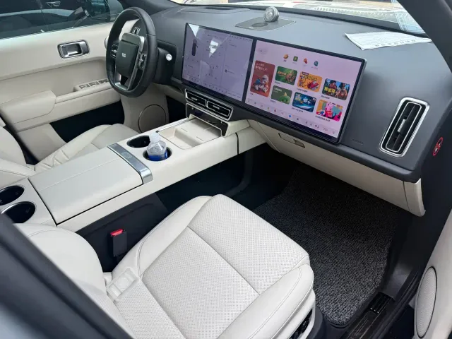 Li Auto L8 — Фото автомобиля 7