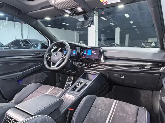 Volkswagen Golf — Фото автомобиля 16