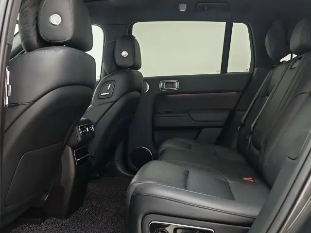 Li Auto L7 — Фото автомобиля 8