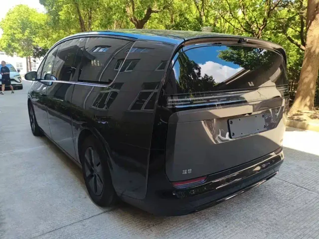 Li Auto MEGA — Фото автомобиля 4