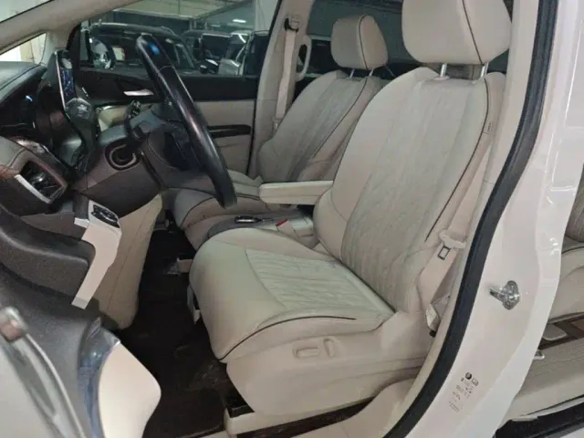 Buick GL8 — Фото автомобиля 10