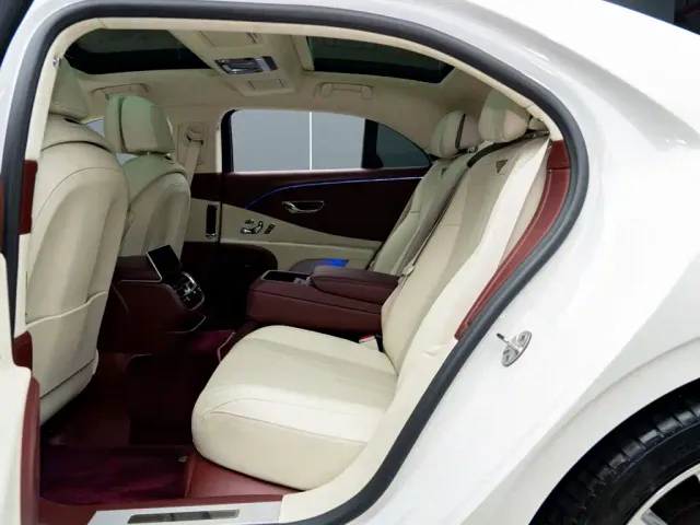 Bentley Flying Spur — Фото автомобиля 11