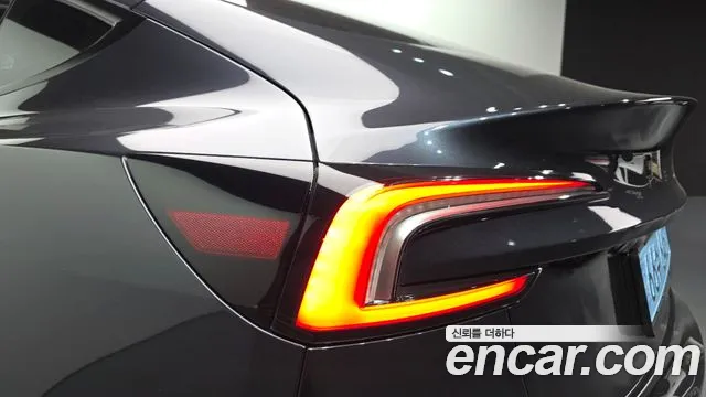Tesla Model 3 — Фото автомобиля 23