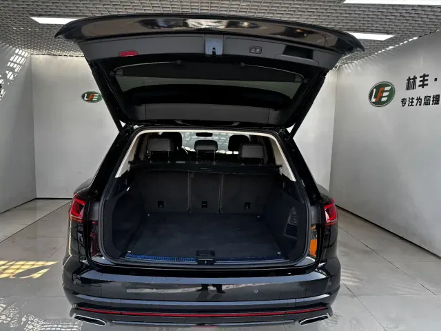 Volkswagen Touareg — Фото автомобиля 30