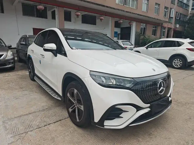 Mercedes-Benz EQE SUV — Фото автомобиля 3