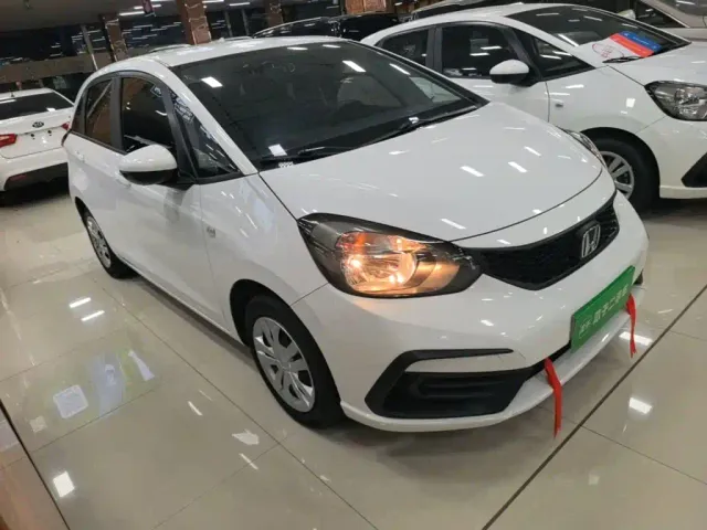 Honda Fit — Фото автомобиля 3