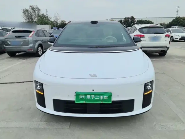 Li Auto i6 — Фото автомобиля 2