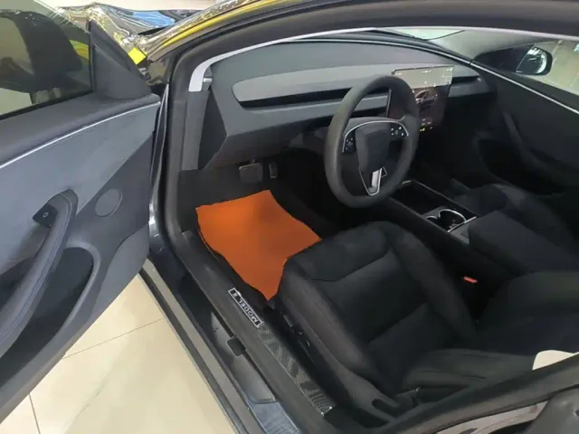 Tesla Model 3 — Фото автомобиля 15