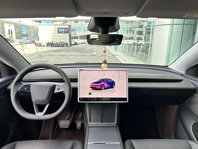 Tesla Model Y — Фото автомобиля 22