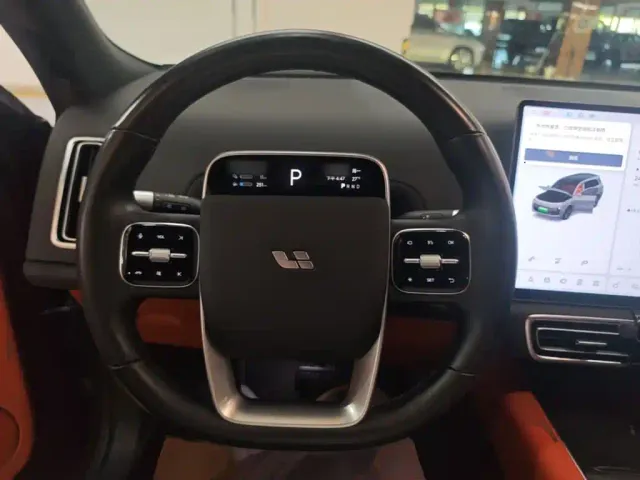 Li Auto L9 — Фото автомобиля 10