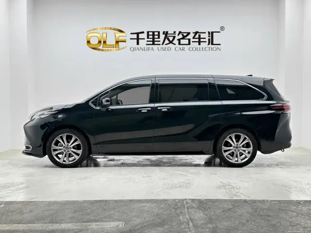Toyota Sienna — Фото автомобиля 2