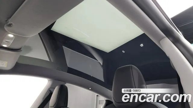 Tesla Model Y — Фото автомобиля 19