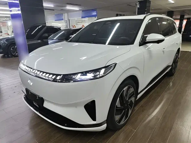 Фотография автомобиля — Dongfeng eπ 008