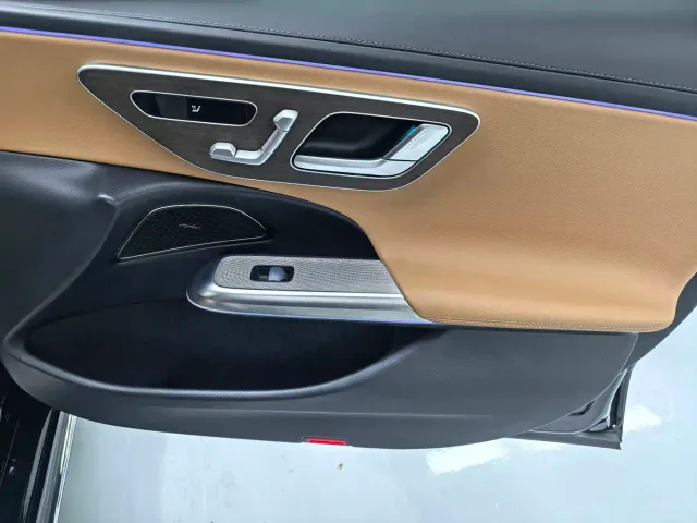 Mercedes-Benz E-Class — Фото автомобиля 12