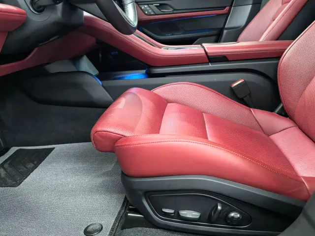Porsche Taycan — Фото автомобиля 6