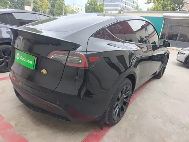 Tesla Model Y — Фото автомобиля 6