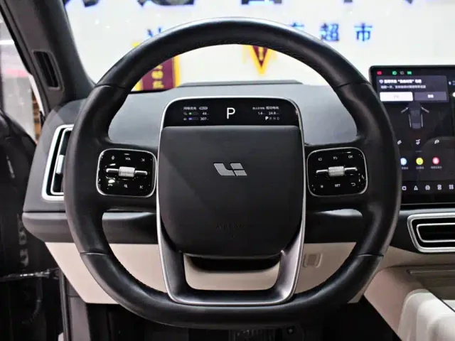 Li Auto L6 — Фото автомобиля 5
