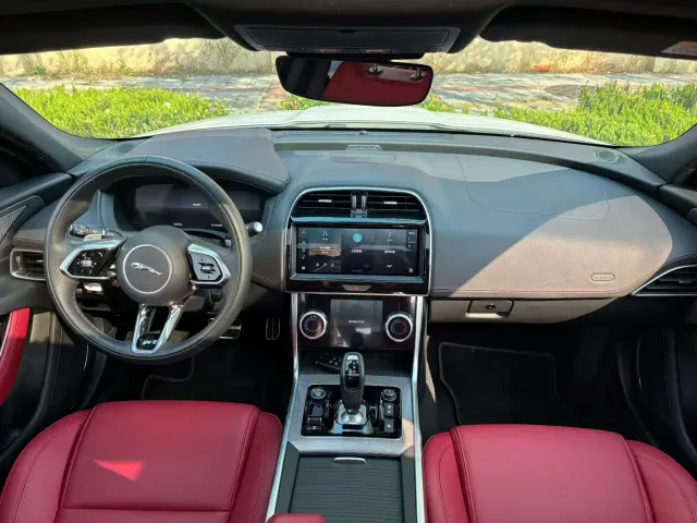 Jaguar XEL — Фото автомобиля 6
