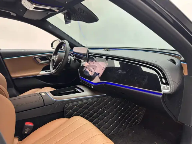 Mercedes-Benz E-Class — Фото автомобиля 11