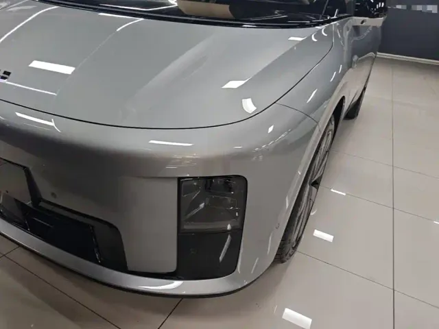 Li Auto i8 — Фото автомобиля 23