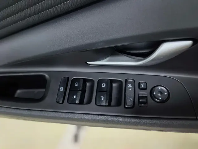Hyundai Elantra — Фото автомобиля 14