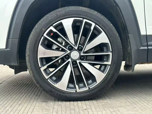 Changan CS35 Plus — Фото автомобиля 8