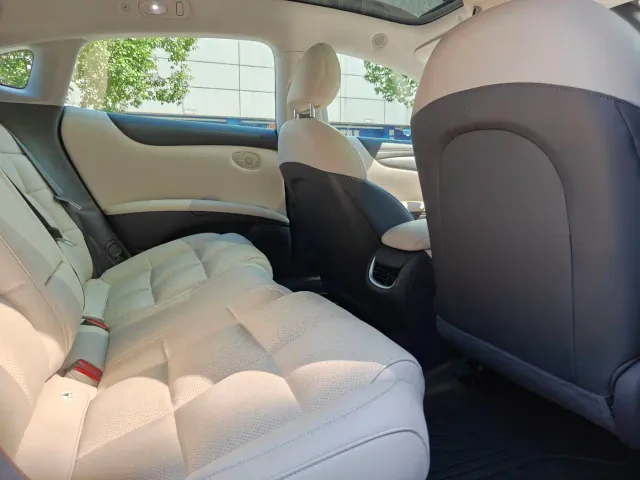 IM Motors LS6 — Фото автомобиля 11