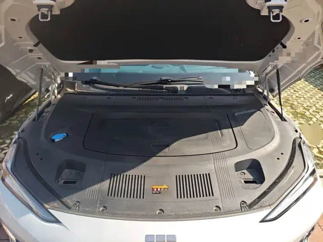Geely Galaxy E8 — Фото автомобиля 16
