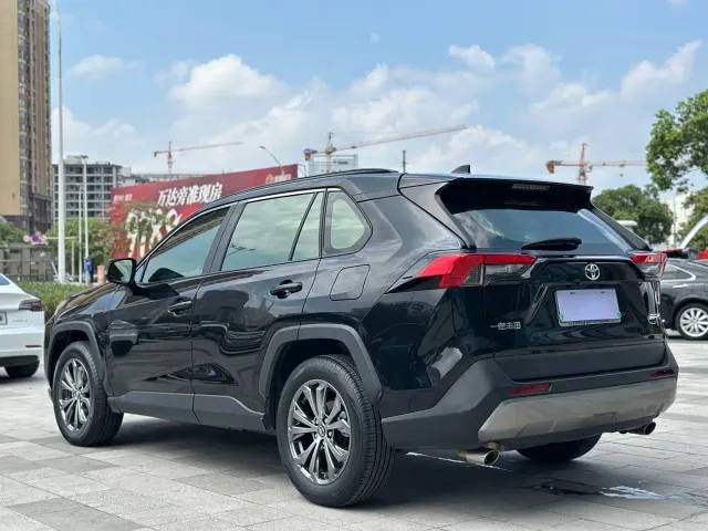 Toyota RAV4 — Фото автомобиля 8