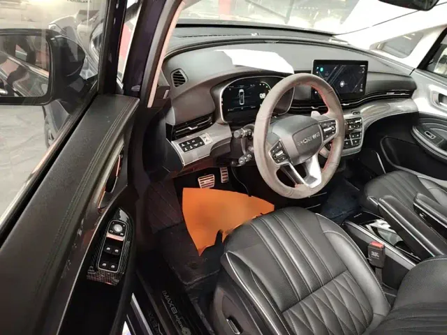 Roewe iMAX8 — Фото автомобиля 15
