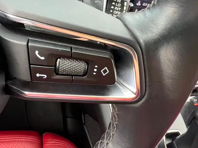 Porsche Macan — Фото автомобиля 12