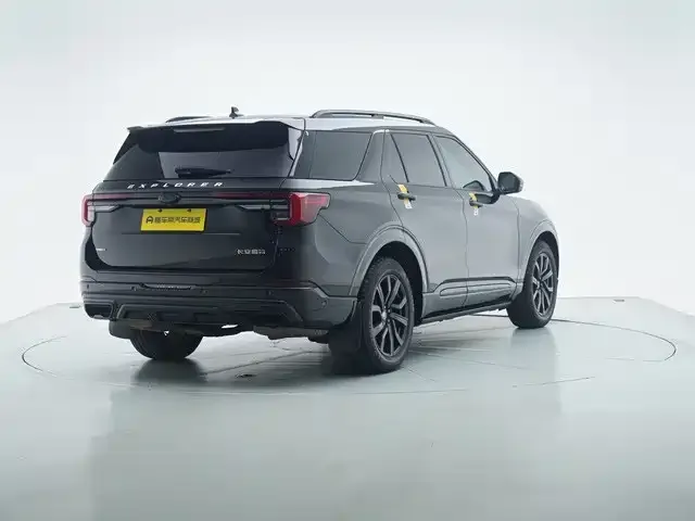 Ford Explorer — Фото автомобиля 4