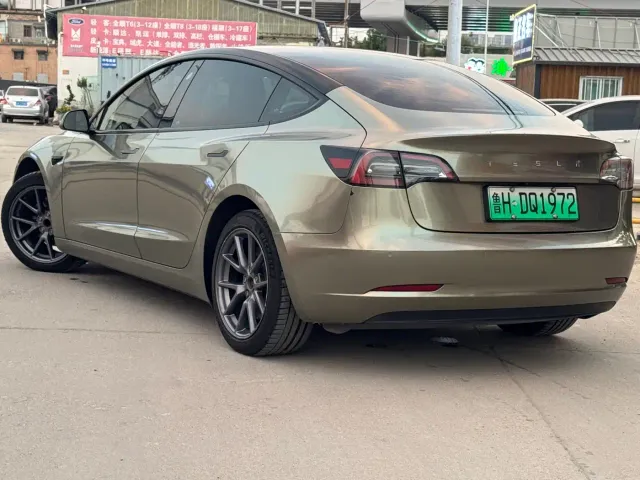 Tesla Model 3 — Фото автомобиля 4