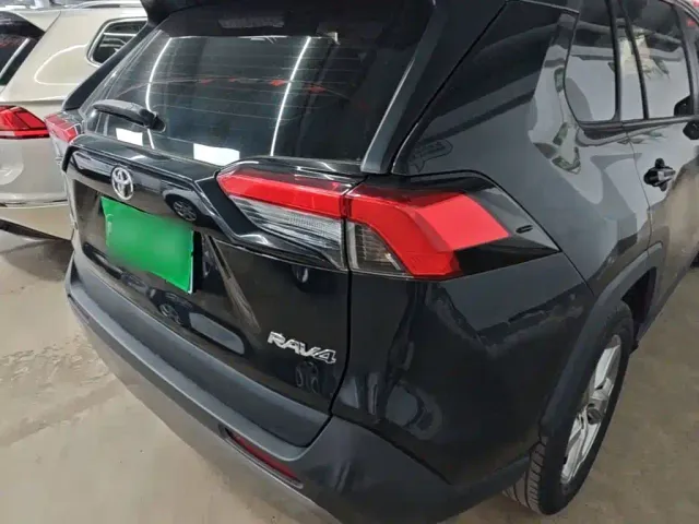 Toyota RAV4 — Фото автомобиля 7