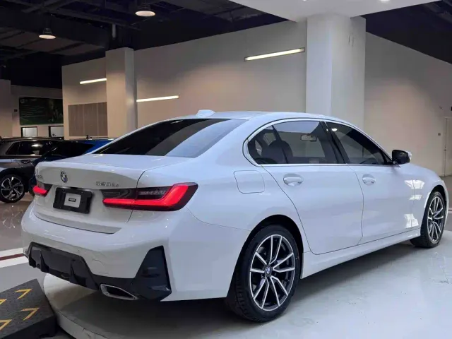 BMW 3 Series — Фото автомобиля 6