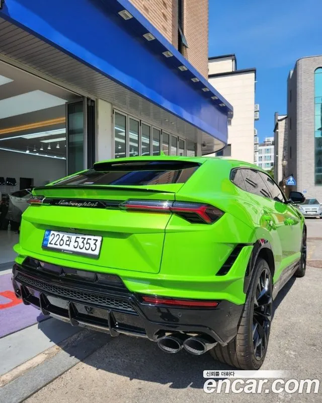Lamborghini Urus — Фото автомобиля 2