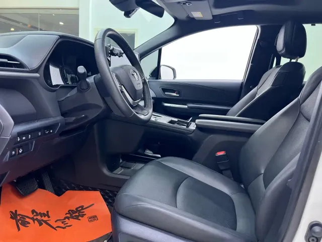 Toyota Granvia — Фото автомобиля 10