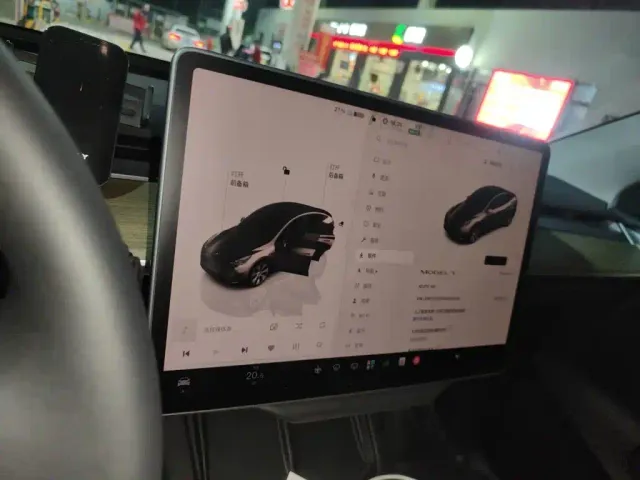 Tesla Model Y — Фото автомобиля 9
