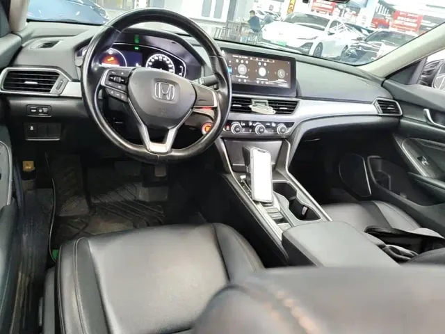 Honda Accord — Фото автомобиля 9