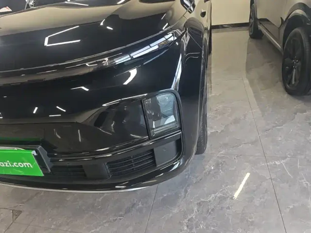Li Auto L8 — Фото автомобиля 23