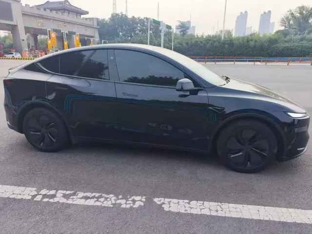 Tesla Model Y — Фото автомобиля 4