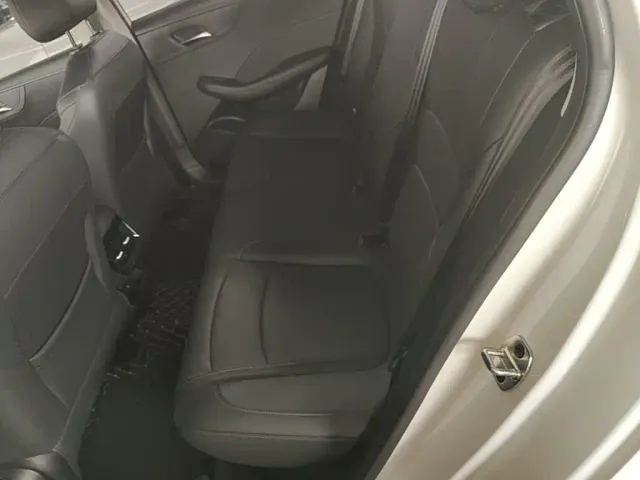 Roewe i5 — Фото автомобиля 16