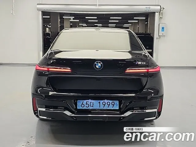 BMW i7 G70 — Фото автомобиля 3
