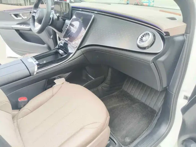 Mercedes-Benz EQE SUV — Фото автомобиля 13