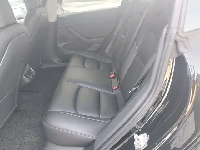 Tesla Model 3 — Фото автомобиля 16