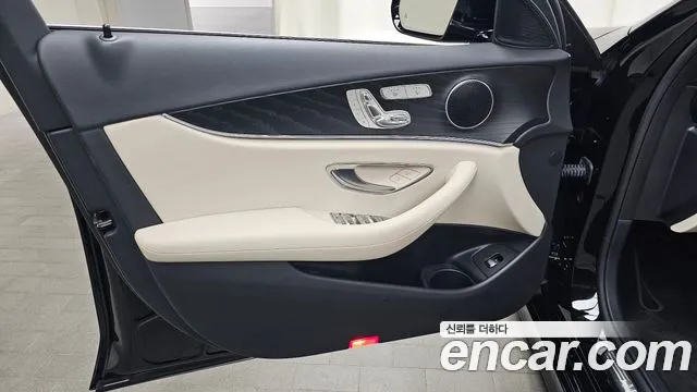 Mercedes-Benz E-Class — Фото автомобиля 23