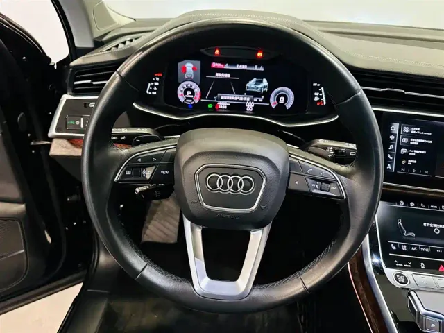 Audi Q7 — Фото автомобиля 14